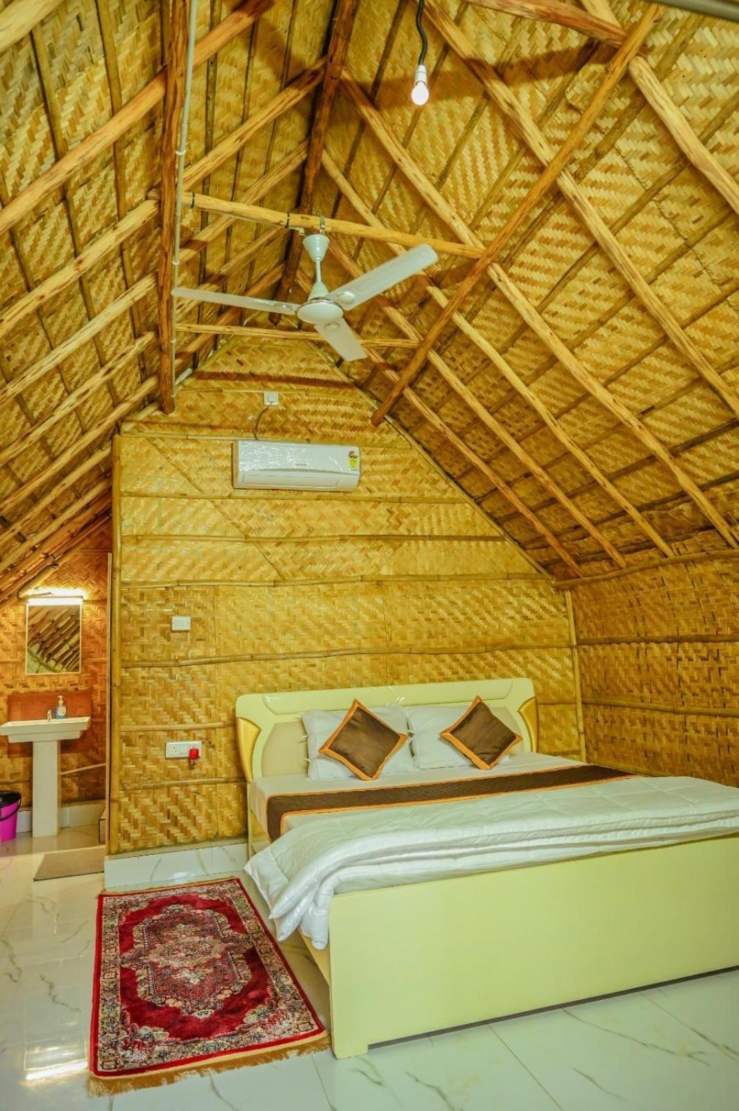 Tamarind Tree Way Side Amenities Hotel Hospet Exterior photo